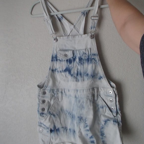 overall shorts - Picture 1 of 3